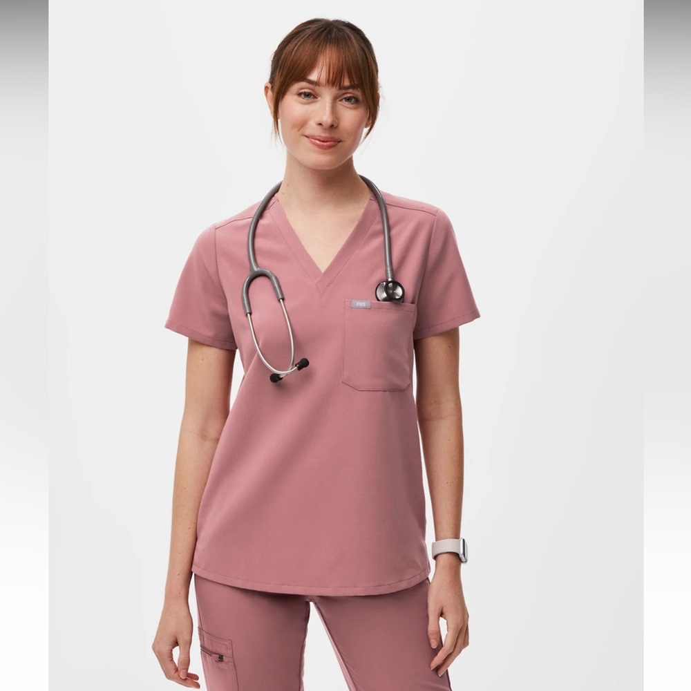 Mauve Catarina™ - One-Pocket Scrub Top

M - Mauve